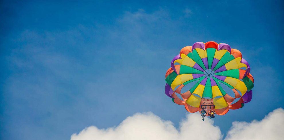 parachute-5408876_1280 (1)